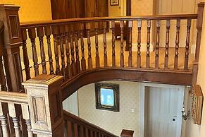 Exceptional Unique 5 Bedroom Manor House