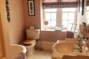 Exceptional Unique 5 Bedroom Manor House