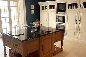 Exceptional Unique 5 Bedroom Manor House