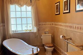 Exceptional Unique 5 Bedroom Manor House