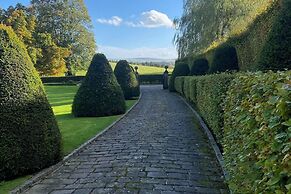 Exceptional Unique 5 Bedroom Manor House