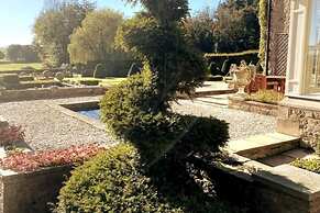 Exceptional Unique 5 Bedroom Manor House