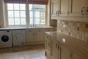 Exceptional Unique 5 Bedroom Manor House