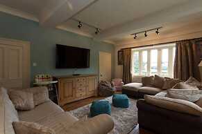 Exceptional Unique 5 Bedroom Manor House