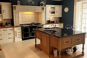 Exceptional Unique 5 Bedroom Manor House