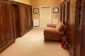 Exceptional Unique 5 Bedroom Manor House