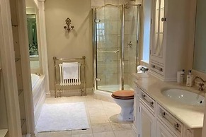 Exceptional Unique 5 Bedroom Manor House