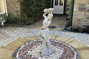 Exceptional Unique 5 Bedroom Manor House