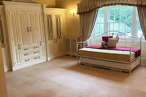 Exceptional Unique 5 Bedroom Manor House