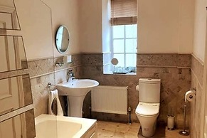 Exceptional Unique 5 Bedroom Manor House