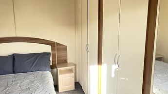 Captivating 2-bed Caravan in Clacton-on-sea