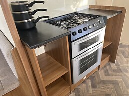 Captivating 2-bed Caravan in Clacton-on-sea