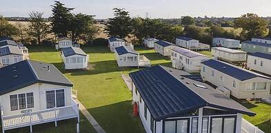Captivating 2-bed Caravan in Clacton-on-sea