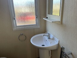 Captivating 2-bed Caravan in Clacton-on-sea