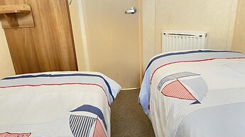 Captivating 2-bed Caravan in Clacton-on-sea