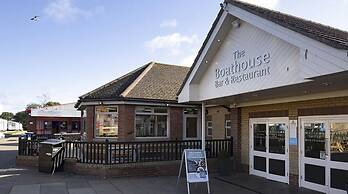 Captivating 2-bed Caravan in Clacton-on-sea