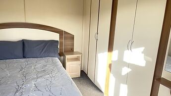 Captivating 2-bed Caravan in Clacton-on-sea