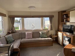 Captivating 2-bed Caravan in Clacton-on-sea
