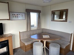 Captivating 2-bed Caravan in Clacton-on-sea