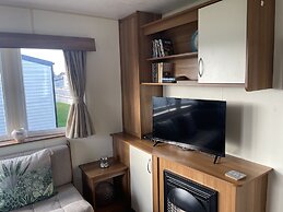 Captivating 2-bed Caravan in Clacton-on-sea