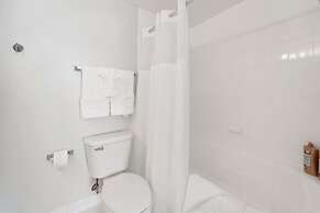 2BR Luxury City Suite With Gym & Pool