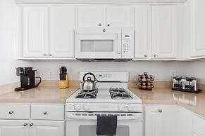 2BR Luxury City Suite With Gym & Pool