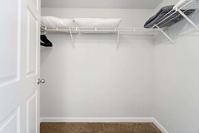 2BR Luxury City Suite With Gym & Pool