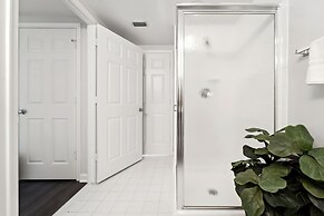 2BR Luxury City Suite With Gym & Pool