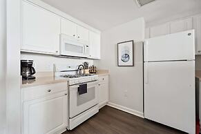 2BR Luxury City Suite With Gym & Pool