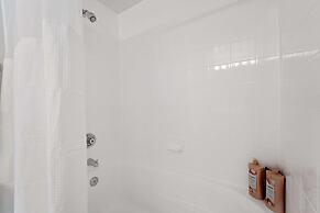 2BR Luxury City Suite With Gym & Pool