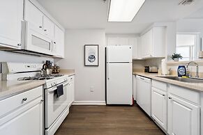 2BR Luxury City Suite With Gym & Pool