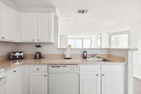 2BR Luxury City Suite With Gym & Pool