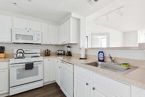 2BR Luxury City Suite With Gym & Pool