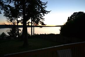 Harbor View Haven by Avantstay Private Backyard