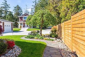 Mutiny Bay Ocean Breeze Retreat by Avantstay