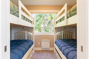 Mutiny Bay Ocean Breeze Retreat by Avantstay