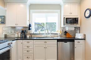 Mutiny Bay Ocean Breeze Retreat by Avantstay