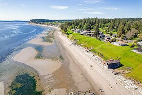 Mutiny Bay Ocean Breeze Retreat by Avantstay