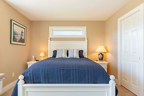 Mutiny Bay Ocean Breeze Retreat by Avantstay