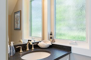 Mutiny Bay Ocean Breeze Retreat by Avantstay