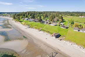 Mutiny Bay Ocean Breeze Retreat by Avantstay