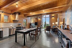 Crows Nest by Avantstay Accessible Home w/ Views