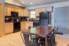 Among the Clouds by Avantstay Views + Hot Tub