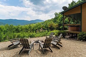 Among the Clouds by Avantstay Views + Hot Tub