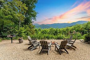 Among the Clouds by Avantstay Views + Hot Tub