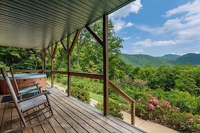 Among the Clouds by Avantstay Views + Hot Tub