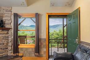 Among the Clouds by Avantstay Views + Hot Tub