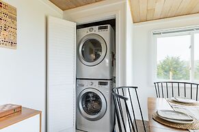 Swan Lake Cottage by Avantstay Views + Firepit