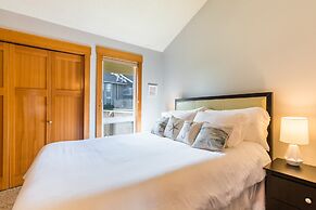 Coastal Chic Beach Condo by Avantstay Balcony