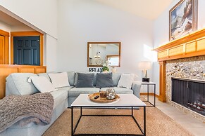 Coastal Chic Beach Condo by Avantstay Balcony